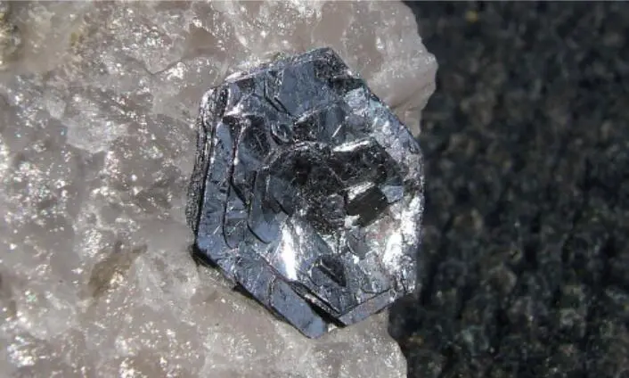 Extracción de molibdeno a partir de solución de lixiviación de ácido molíbdico por adsorción