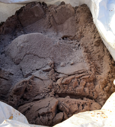 Comparison of salt output before and after treatment using our company's process system in enterprises (left for pre treated salt evaporation, right for post treated salt evaporation)